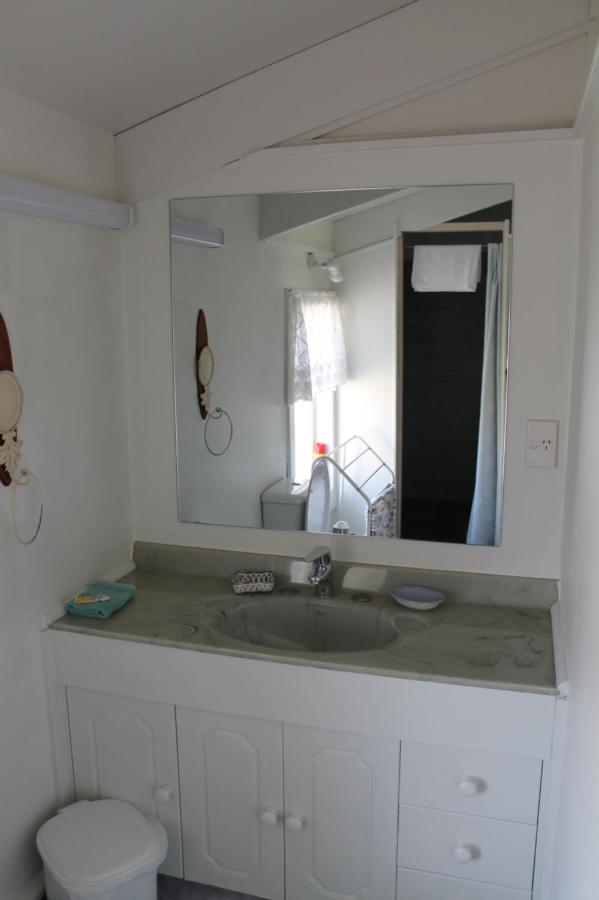 Brockies B N B Bed & Breakfast Rawene ภายนอก รูปภาพ